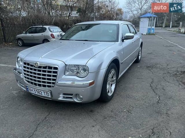 Серый Крайслер 300C, объемом двигателя 2.74 л и пробегом 165 тыс. км за 6500 $, фото 5 на Automoto.ua