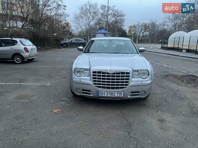 Серый Крайслер 300C, объемом двигателя 2.74 л и пробегом 165 тыс. км за 6500 $, фото 9 на Automoto.ua
