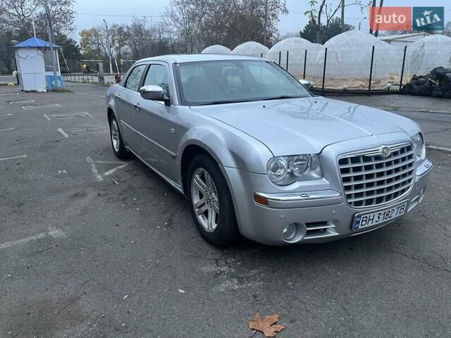 Серый Крайслер 300C, объемом двигателя 2.74 л и пробегом 165 тыс. км за 6500 $, фото 1 на Automoto.ua