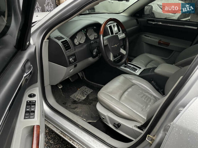 Сірий Крайслер 300C, об'ємом двигуна 3.5 л та пробігом 189 тис. км за 7400 $, фото 8 на Automoto.ua