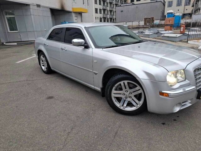 Серый Крайслер 300C, объемом двигателя 2.7 л и пробегом 219 тыс. км за 6500 $, фото 5 на Automoto.ua