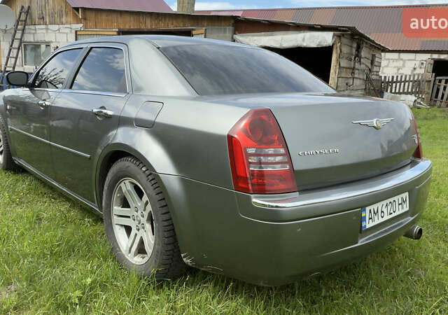 Серый Крайслер 300C, объемом двигателя 2.74 л и пробегом 158 тыс. км за 8000 $, фото 4 на Automoto.ua