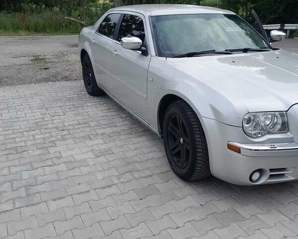 Серый Крайслер 300C, объемом двигателя 2.74 л и пробегом 139 тыс. км за 4900 $, фото 3 на Automoto.ua