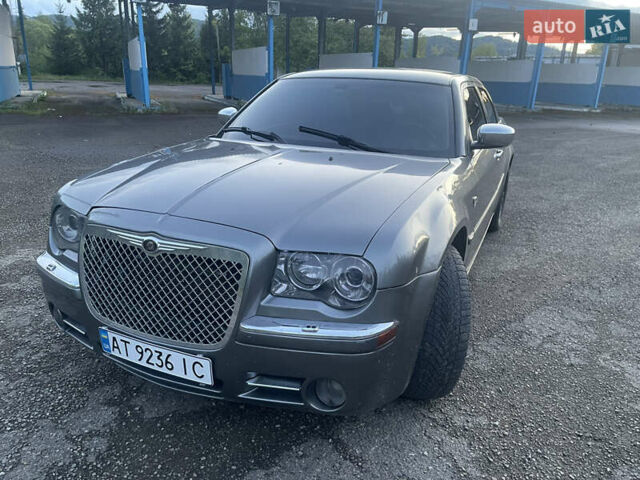 Сірий Крайслер 300C, об'ємом двигуна 3 л та пробігом 343 тис. км за 9000 $, фото 1 на Automoto.ua