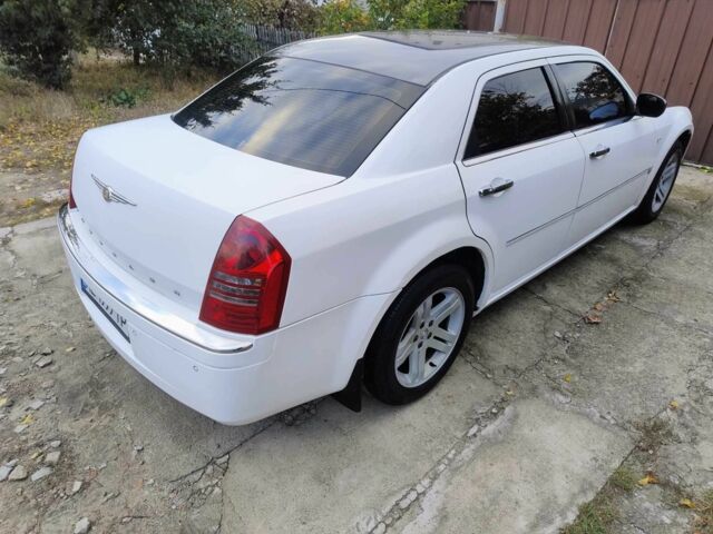 Серый Крайслер 300C, объемом двигателя 2.7 л и пробегом 277 тыс. км за 9121 $, фото 2 на Automoto.ua