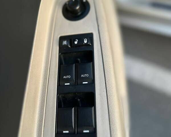 Серый Крайслер 300C, объемом двигателя 2.99 л и пробегом 216 тыс. км за 8900 $, фото 16 на Automoto.ua