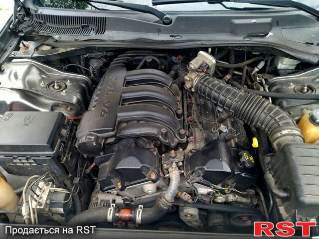 Серый Крайслер 300C, объемом двигателя 2.7 л и пробегом 241 тыс. км за 6800 $, фото 6 на Automoto.ua