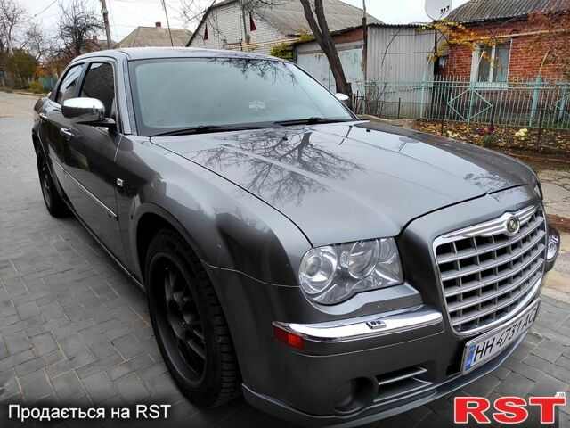 Серый Крайслер 300C, объемом двигателя 2.7 л и пробегом 241 тыс. км за 6800 $, фото 1 на Automoto.ua