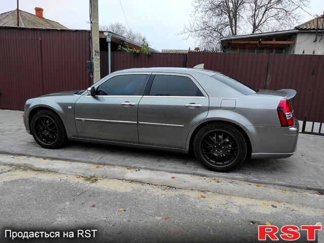 Серый Крайслер 300C, объемом двигателя 2.7 л и пробегом 241 тыс. км за 6800 $, фото 4 на Automoto.ua