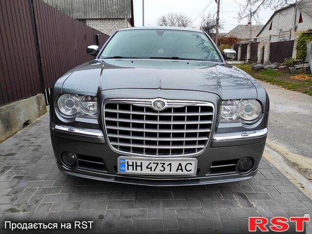 Серый Крайслер 300C, объемом двигателя 2.7 л и пробегом 241 тыс. км за 6800 $, фото 2 на Automoto.ua