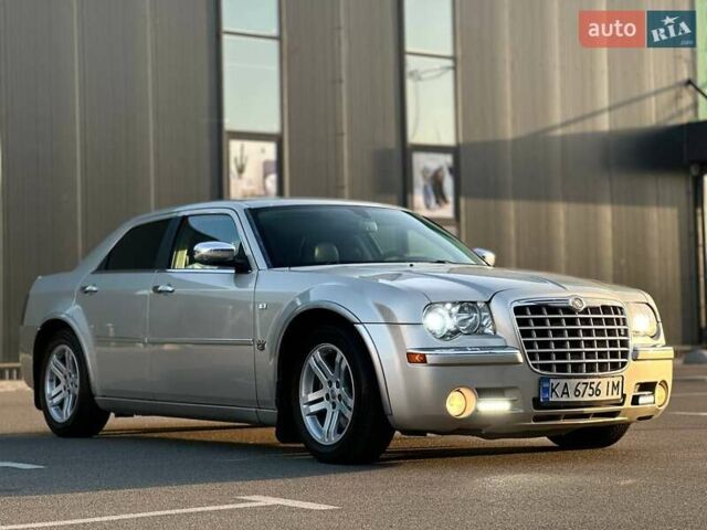 Серый Крайслер 300C, объемом двигателя 2.99 л и пробегом 216 тыс. км за 8900 $, фото 2 на Automoto.ua