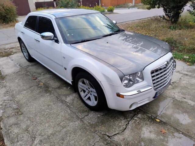 Серый Крайслер 300C, объемом двигателя 2.7 л и пробегом 277 тыс. км за 9121 $, фото 1 на Automoto.ua