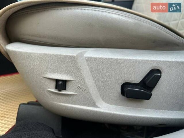 Серый Крайслер 300C, объемом двигателя 2.99 л и пробегом 216 тыс. км за 8900 $, фото 25 на Automoto.ua