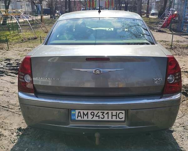 Сірий Крайслер 300C, об'ємом двигуна 2.7 л та пробігом 305 тис. км за 7500 $, фото 6 на Automoto.ua