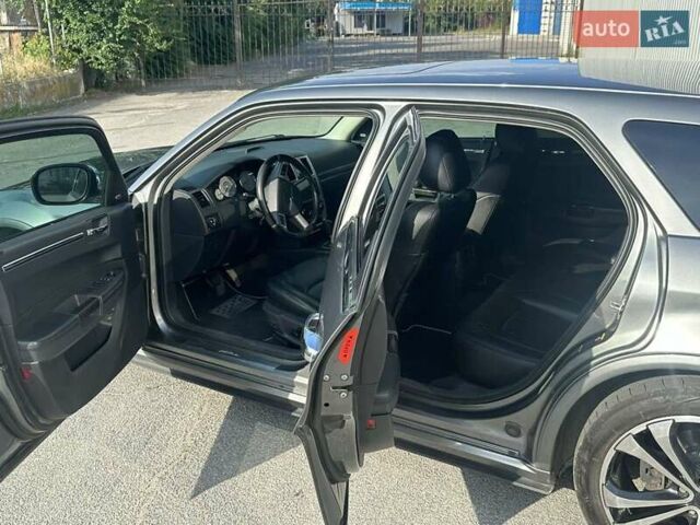 Серый Крайслер 300C, объемом двигателя 2.99 л и пробегом 211 тыс. км за 9400 $, фото 5 на Automoto.ua