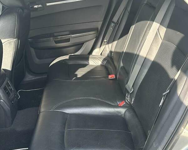 Серый Крайслер 300C, объемом двигателя 2.99 л и пробегом 211 тыс. км за 9400 $, фото 1 на Automoto.ua