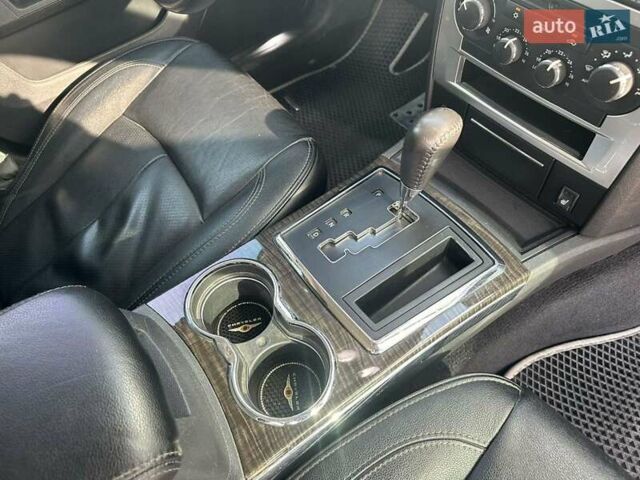 Серый Крайслер 300C, объемом двигателя 2.99 л и пробегом 211 тыс. км за 9400 $, фото 11 на Automoto.ua