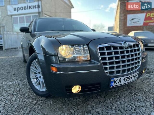 Серый Крайслер 300C, объемом двигателя 2.7 л и пробегом 356 тыс. км за 7700 $, фото 18 на Automoto.ua