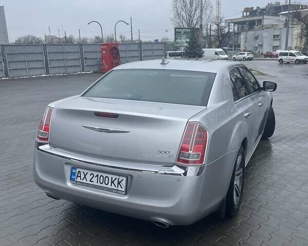 Серый Крайслер 300C, объемом двигателя 3 л и пробегом 215 тыс. км за 11000 $, фото 5 на Automoto.ua