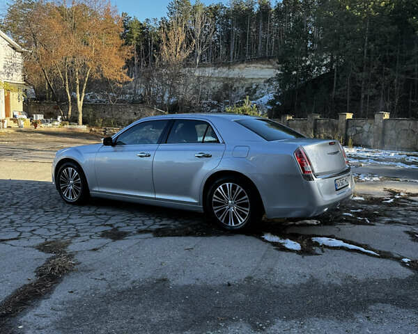 Серый Крайслер 300C, объемом двигателя 5.7 л и пробегом 157 тыс. км за 15000 $, фото 4 на Automoto.ua