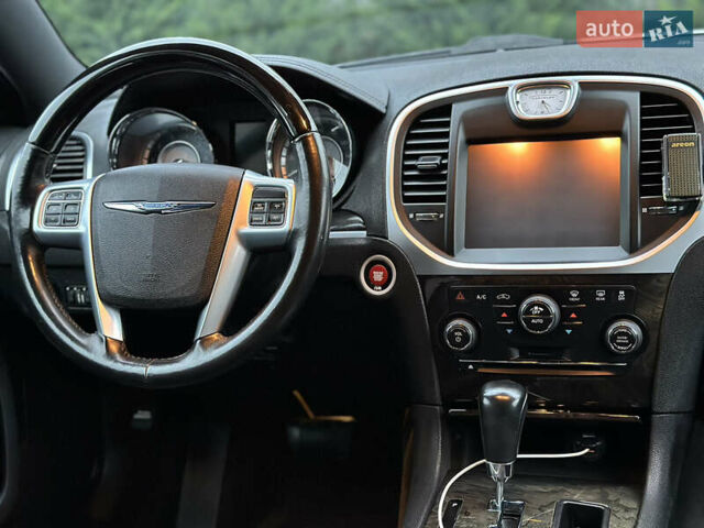 Серый Крайслер 300C, объемом двигателя 5.65 л и пробегом 161 тыс. км за 14800 $, фото 27 на Automoto.ua