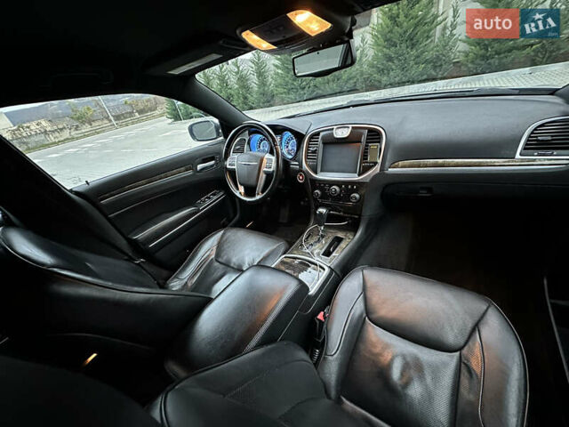 Серый Крайслер 300C, объемом двигателя 5.65 л и пробегом 161 тыс. км за 14800 $, фото 31 на Automoto.ua
