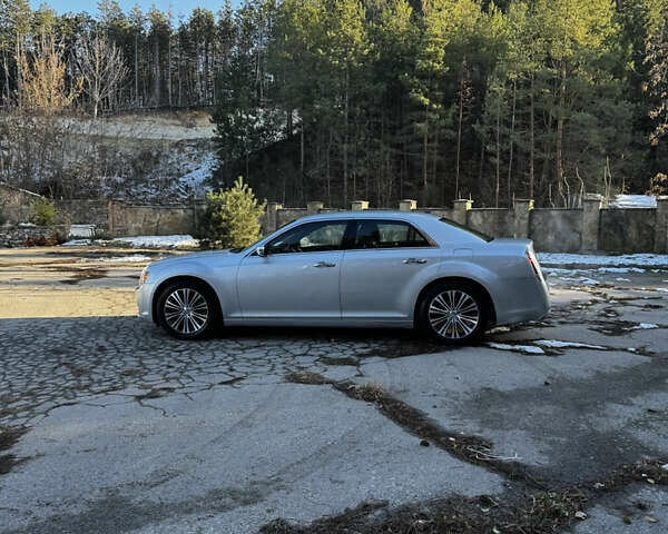 Серый Крайслер 300C, объемом двигателя 5.7 л и пробегом 157 тыс. км за 15000 $, фото 3 на Automoto.ua