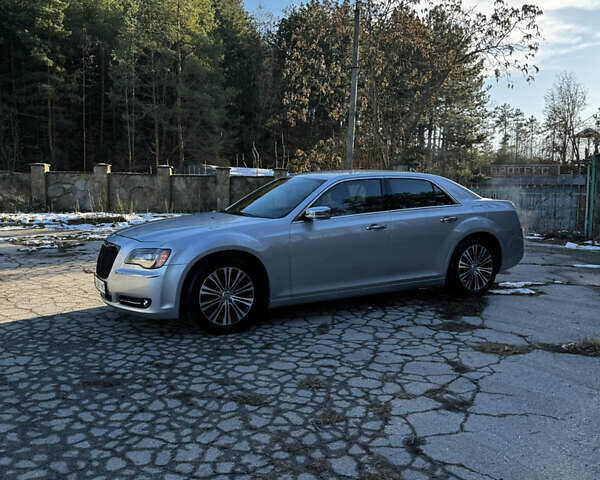 Серый Крайслер 300C, объемом двигателя 5.7 л и пробегом 157 тыс. км за 15000 $, фото 2 на Automoto.ua