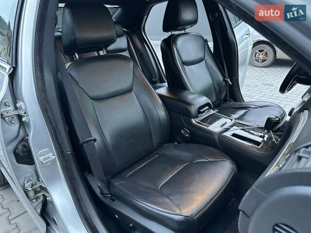 Серый Крайслер 300C, объемом двигателя 5.65 л и пробегом 161 тыс. км за 14800 $, фото 35 на Automoto.ua