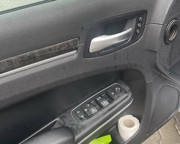 Сірий Крайслер 300C, об'ємом двигуна 3 л та пробігом 215 тис. км за 10500 $, фото 7 на Automoto.ua