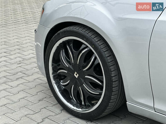 Серый Крайслер 300C, объемом двигателя 5.65 л и пробегом 161 тыс. км за 14800 $, фото 18 на Automoto.ua