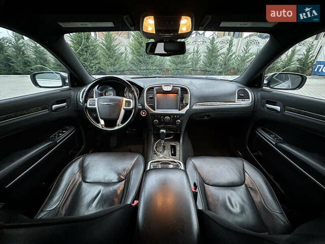 Серый Крайслер 300C, объемом двигателя 5.65 л и пробегом 161 тыс. км за 14800 $, фото 30 на Automoto.ua