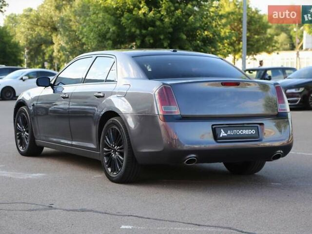 Сірий Крайслер 300C, об'ємом двигуна 3.6 л та пробігом 125 тис. км за 12300 $, фото 4 на Automoto.ua