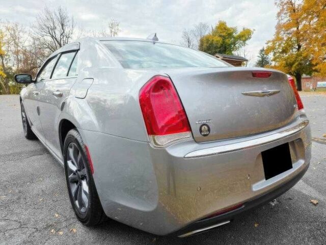 Сірий Крайслер 300C, об'ємом двигуна 3.6 л та пробігом 89 тис. км за 5500 $, фото 2 на Automoto.ua