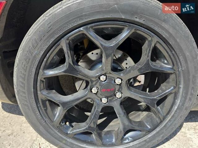 Серый Крайслер 300C, объемом двигателя 5.65 л и пробегом 170 тыс. км за 37000 $, фото 2 на Automoto.ua