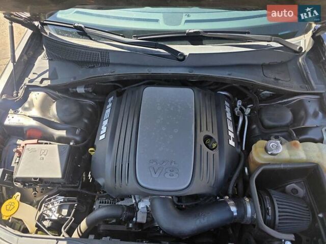 Сірий Крайслер 300C, об'ємом двигуна 5.65 л та пробігом 170 тис. км за 37000 $, фото 7 на Automoto.ua