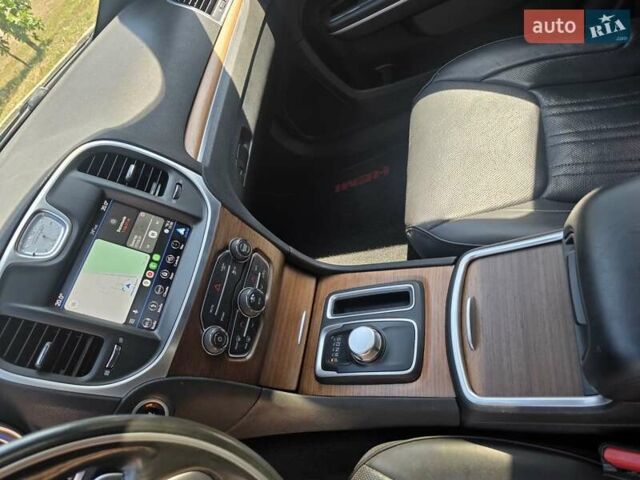 Серый Крайслер 300C, объемом двигателя 5.65 л и пробегом 170 тыс. км за 37000 $, фото 14 на Automoto.ua