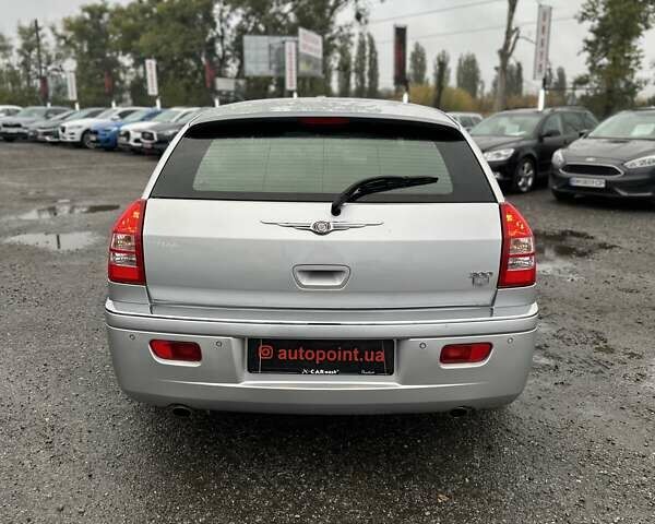 Сірий Крайслер 300C, об'ємом двигуна 5.65 л та пробігом 328 тис. км за 8999 $, фото 12 на Automoto.ua
