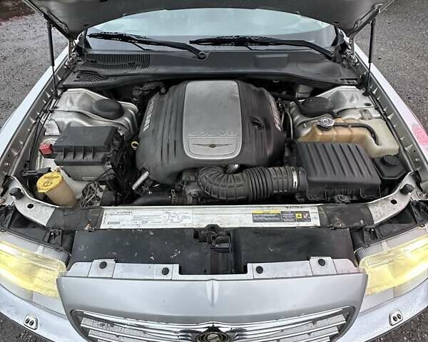 Сірий Крайслер 300C, об'ємом двигуна 5.65 л та пробігом 328 тис. км за 8999 $, фото 47 на Automoto.ua