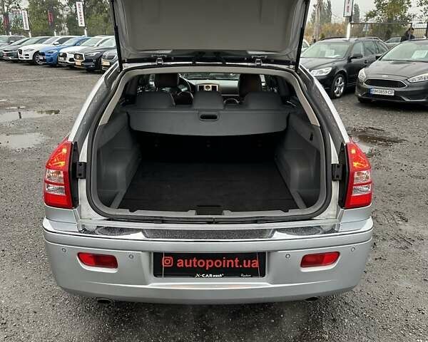 Сірий Крайслер 300C, об'ємом двигуна 5.65 л та пробігом 328 тис. км за 8999 $, фото 14 на Automoto.ua