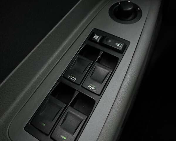 Сірий Крайслер 300C, об'ємом двигуна 5.65 л та пробігом 328 тис. км за 8999 $, фото 35 на Automoto.ua