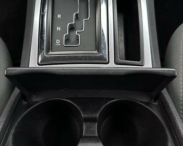 Серый Крайслер 300C, объемом двигателя 5.65 л и пробегом 328 тыс. км за 8999 $, фото 39 на Automoto.ua