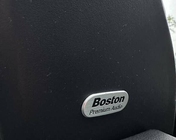 Серый Крайслер 300C, объемом двигателя 5.65 л и пробегом 328 тыс. км за 8999 $, фото 20 на Automoto.ua