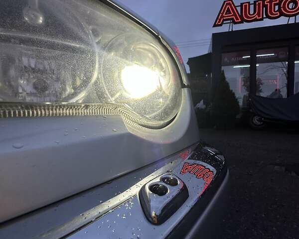 Серый Крайслер 300C, объемом двигателя 5.65 л и пробегом 328 тыс. км за 8999 $, фото 3 на Automoto.ua