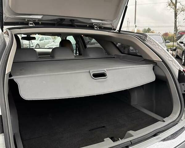 Серый Крайслер 300C, объемом двигателя 5.65 л и пробегом 328 тыс. км за 8999 $, фото 16 на Automoto.ua