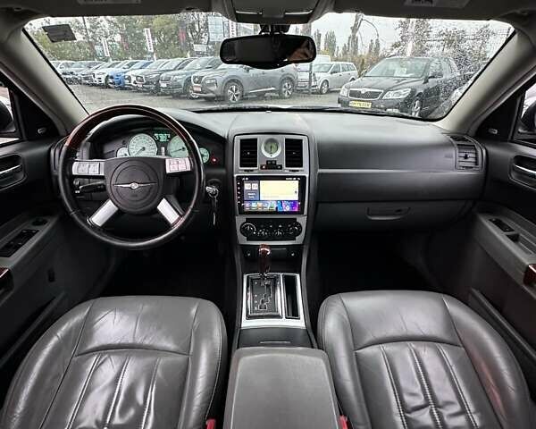 Сірий Крайслер 300C, об'ємом двигуна 5.65 л та пробігом 328 тис. км за 8999 $, фото 27 на Automoto.ua