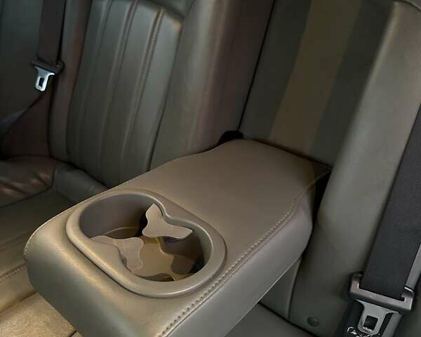 Серый Крайслер 300C, объемом двигателя 5.65 л и пробегом 328 тыс. км за 8999 $, фото 36 на Automoto.ua