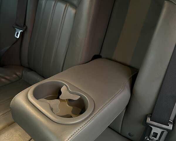 Сірий Крайслер 300C, об'ємом двигуна 5.65 л та пробігом 328 тис. км за 8999 $, фото 23 на Automoto.ua