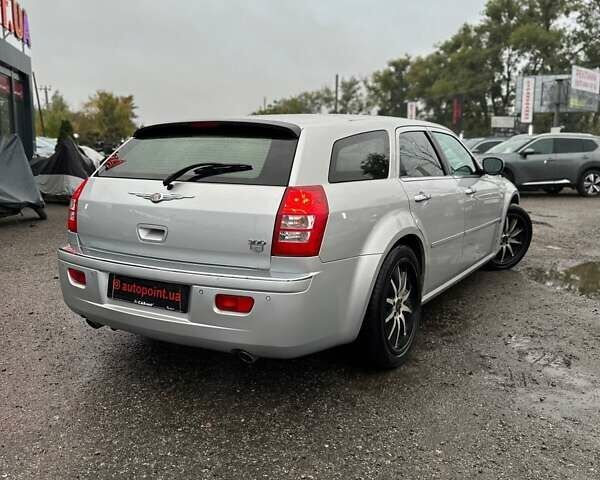 Серый Крайслер 300C, объемом двигателя 5.65 л и пробегом 328 тыс. км за 8999 $, фото 10 на Automoto.ua