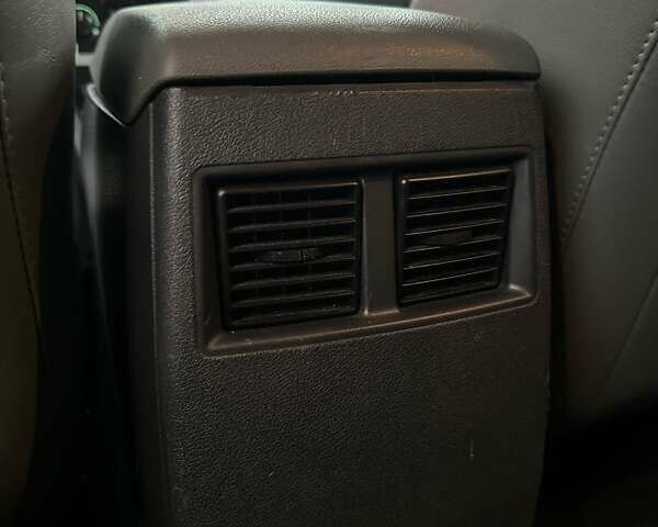 Сірий Крайслер 300C, об'ємом двигуна 5.65 л та пробігом 328 тис. км за 8999 $, фото 37 на Automoto.ua